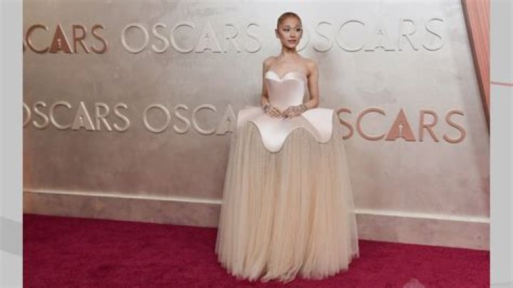 2016 Academy Awards Red Carpet Photos — Jennifer Lawrence & More