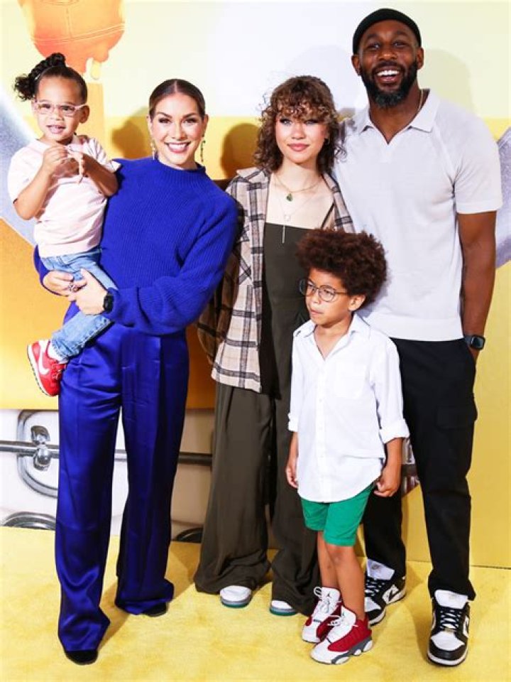 Allison Holker Honors tWitch On 1st Father’s Day After His Death – Hollywood Life