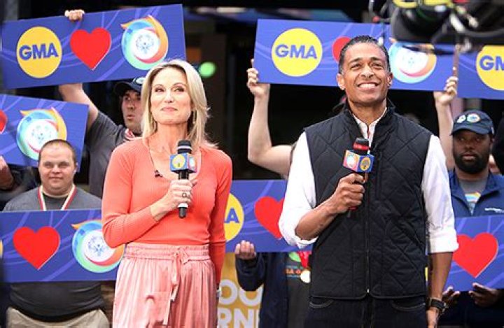 Amy Robach & T.J. Holmes Grocery Shop In Miami Amid His Divorce: Photo – Hollywood Life