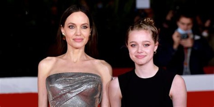 Angelina Jolie’s Daughter Shiloh Jolie-Pitt Debuts Red Hair Makeover – Hollywood Life
