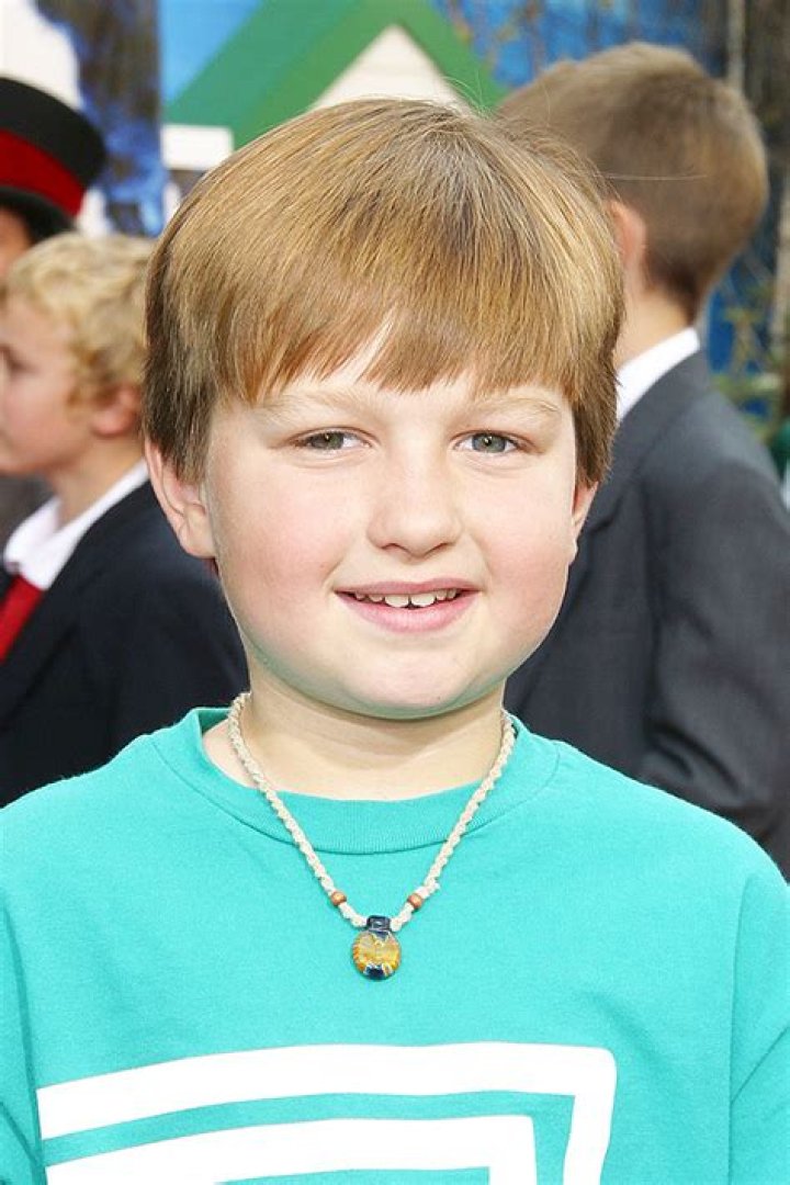 Angus T. Jones Debuts Makeover 5 Yrs. After ‘Two and a Half Men’ Ends – Hollywood Life