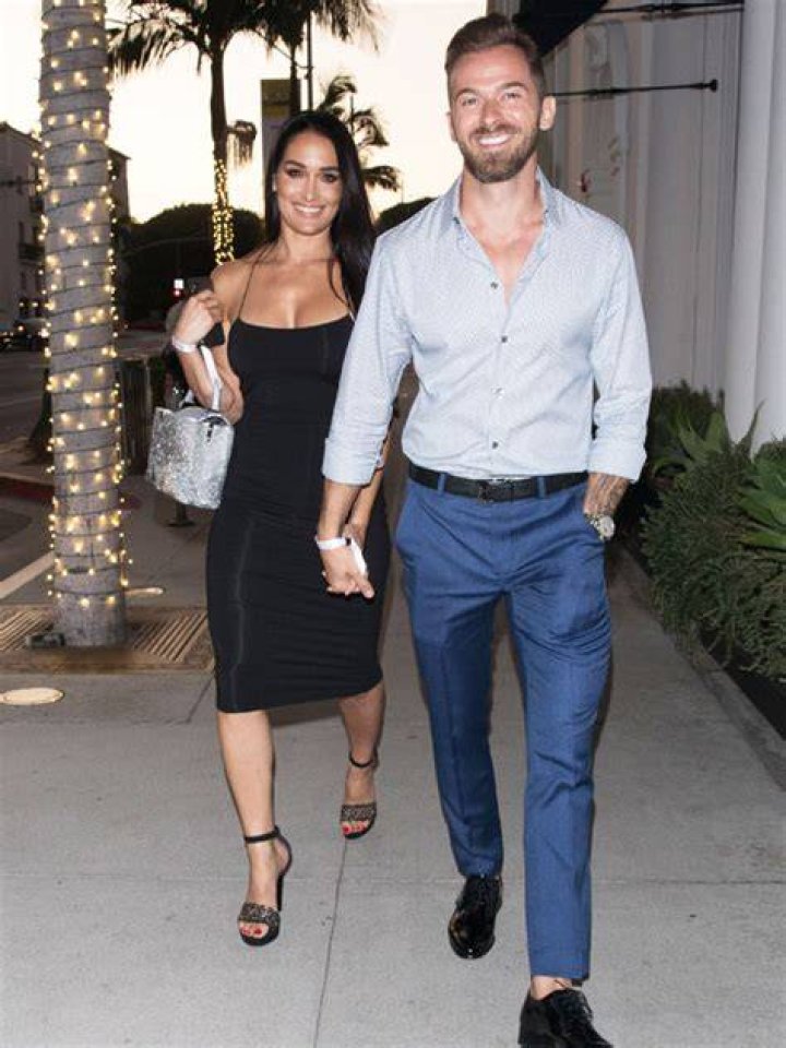 Artem Chigvintsev & Nikki Bella’s Son Wears Sparkly Onesie For DWTS – Hollywood Life