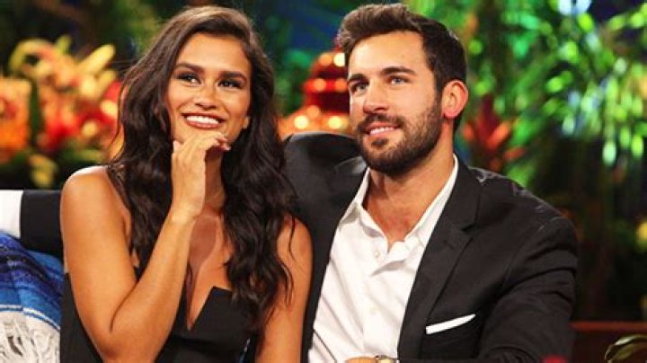 ‘BiP’ Stars End Engagement – Hollywood Life