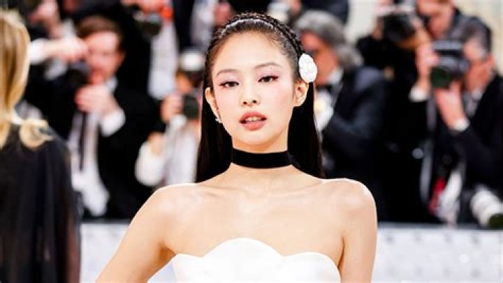 BLACKPINK’s Jennie Leaves Mid-Concert, Walks Out Over Health Scare – Hollywood Life