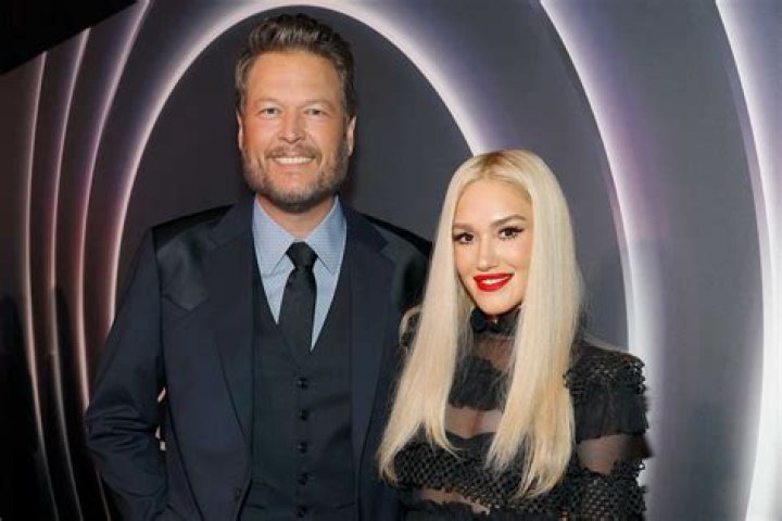 Blake & Gwen Serenade Each Other – Hollywood Life
