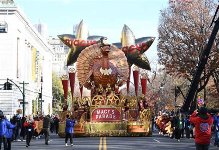 Ciara Slays Singing ‘Melanin’ In Red Puffer Outfit At Macy’s Thanksgiving Day Parade