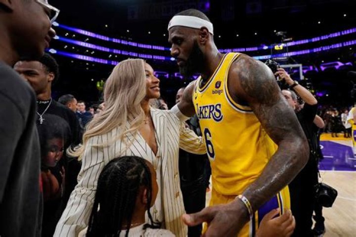 Did LeBron James' Girlfriend Savannah Brinson Sleep With Another NBA Player? – Hollywood Life