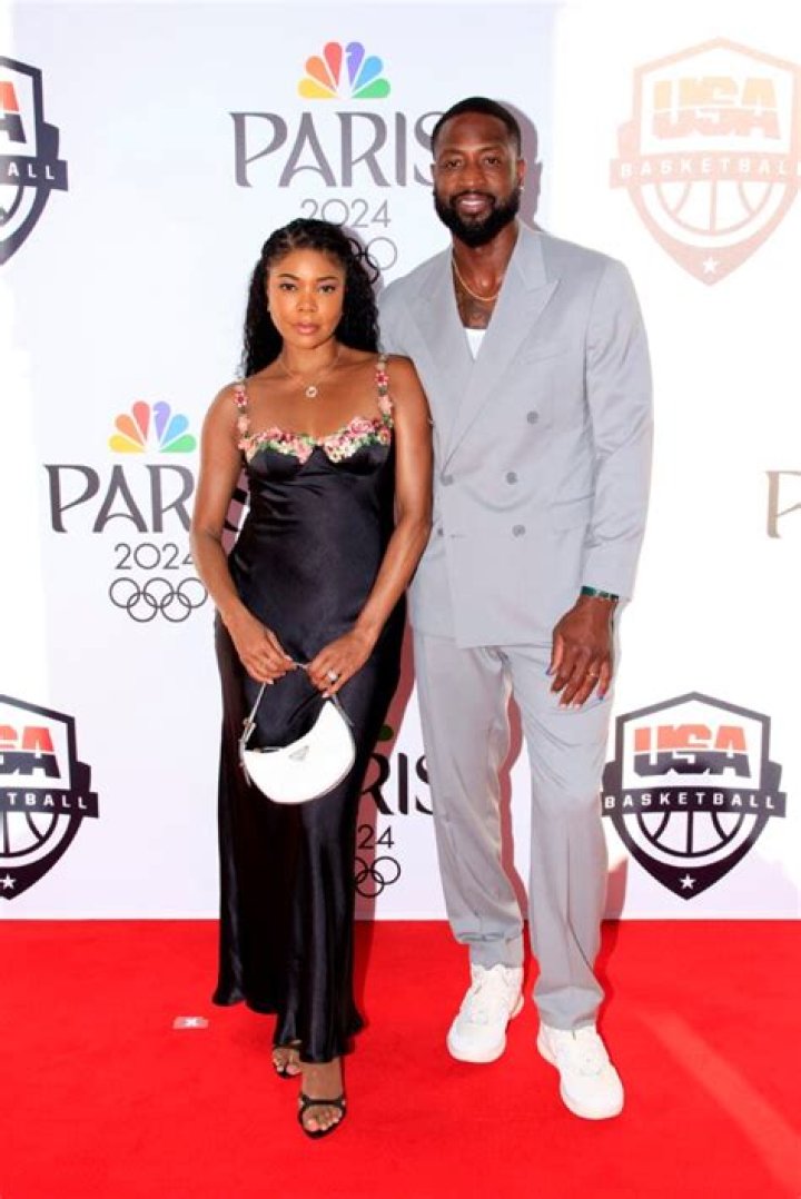 Dwyane Wade Cuddles Gabrielle Union In A Bikini: Photos – Hollywood Life