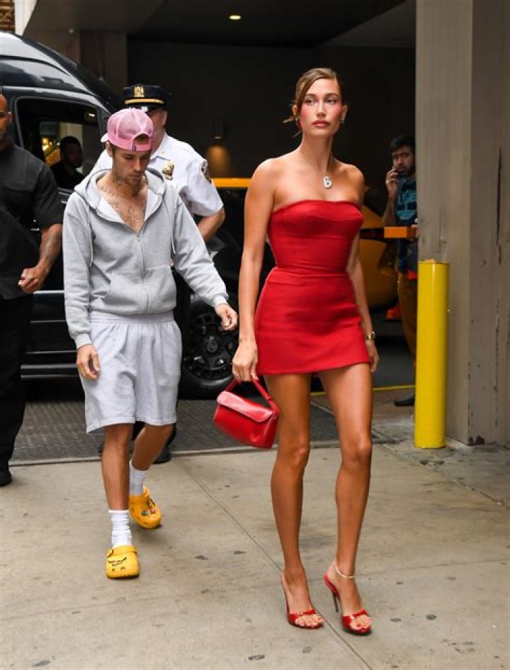 Hailey Baldwin Wears A White Bikini In The Rain & PDAs With Justin Bieber In New Vacation Photos