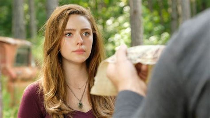 Hope Comes To Terms With Klaus’s Death — Episode 7 Recap – Hollywood Life