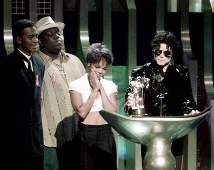 Janet Jackson Defends Brother Michael – Hollywood Life