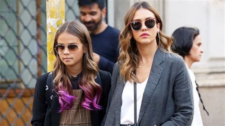 Jessica Alba’s Daughter Honor’s Taller Than Her In Family Photos – Hollywood Life