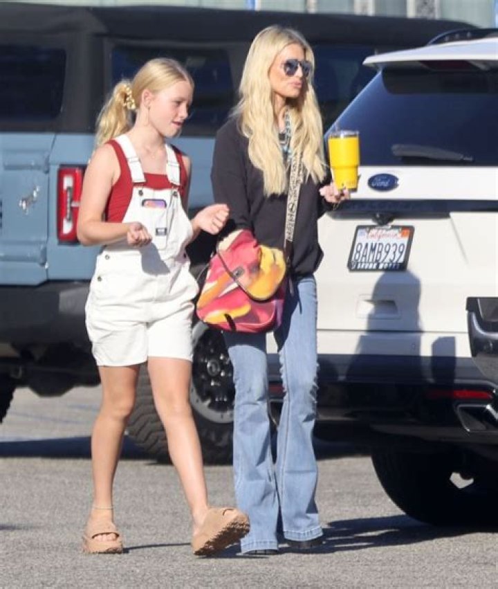 Jessica Simpson’s Daughter Maxwell, 11, Lifts Up Her Mom Outside Music Studio: Photo