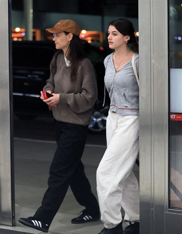 Katie Holmes & More – Hollywood Life