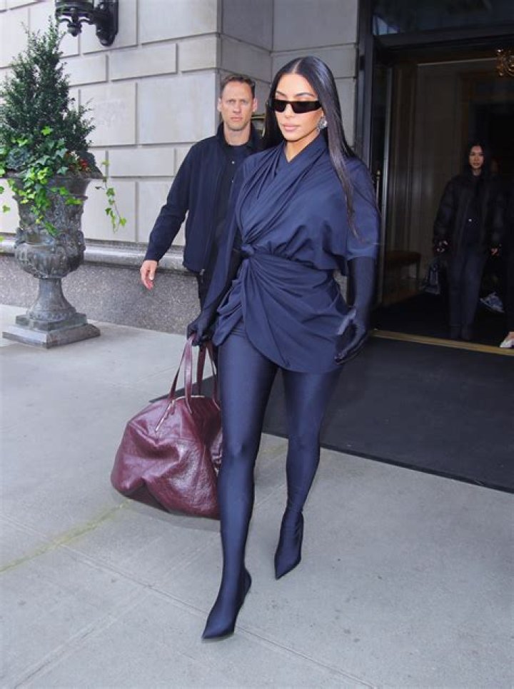 Kim Kardashian Arrives At ‘SNL’ Rehearsal In Black Balenciaga Outfit – Hollywood Life