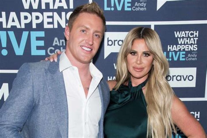 Kim Zolciak Rocks Teeny Bikini & Packs On PDA With Hubby Kroy Biermann On The Beach — Pics