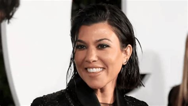 Kourtney Kardashian Claims Khloe ‘Ditched’ Her ‘Halfway Through’ A-List Oscars Party