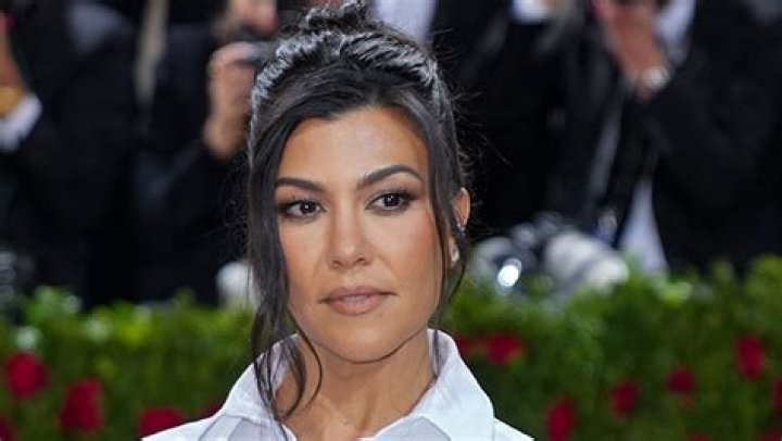 Kourtney Kardashian Recreates Sister Kim’s MET Gala Look for Halloween – Hollywood Life