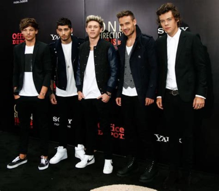 Louis Tomlinson Likes Zayn Malik’s ‘Night Changes’ Video & Fans React – Hollywood Life