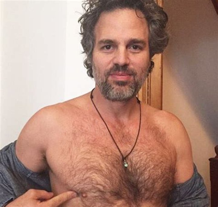 Mark Ruffalo’s Shirtless Pic — See His Sexy Pic For Breast Cancer Awareness – Hollywood Life