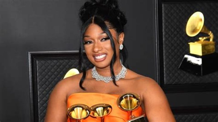 Megan Thee Stallion Freestyles To Beats While Wearing An Orange Bikini – Hollywood Life