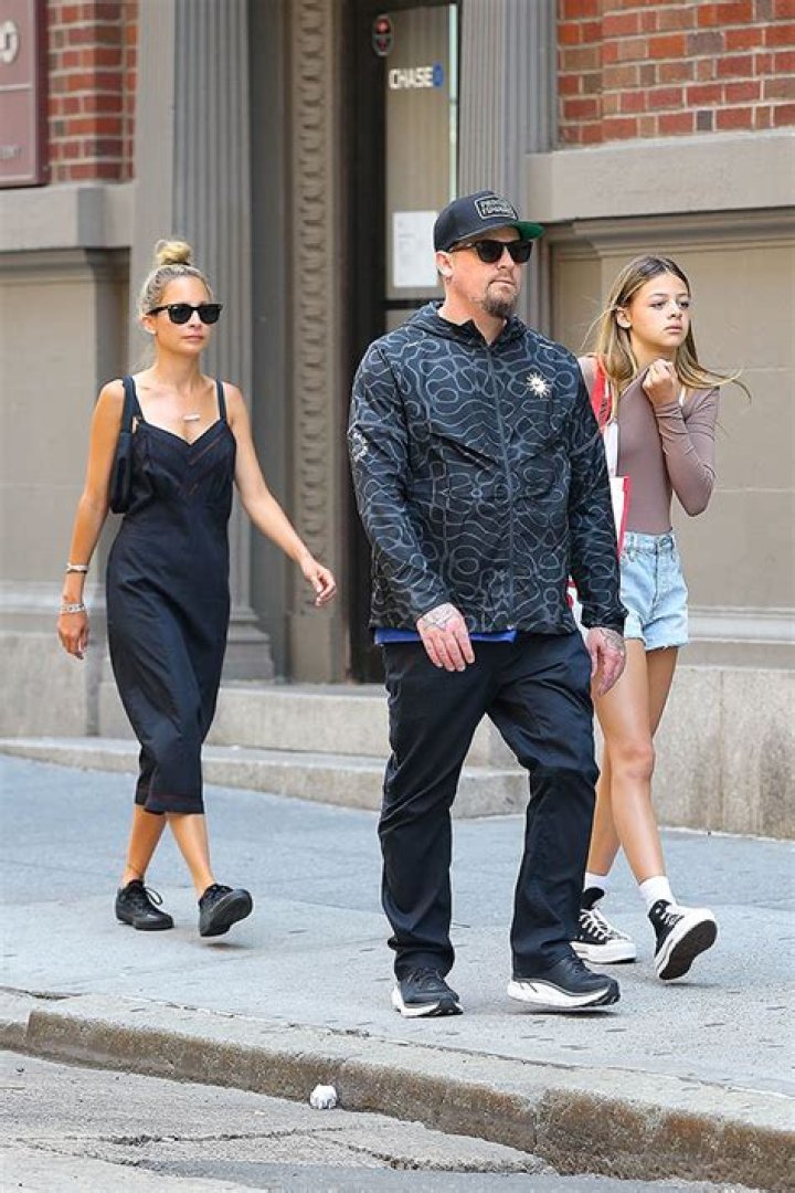 Nicole Richie’s Daughter Harlow Shopping In NYC: Photos – Hollywood Life