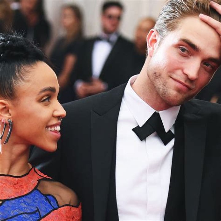 Robert Pattinson & FKA Twigs: He’s Having The Best Sex Of His Life
