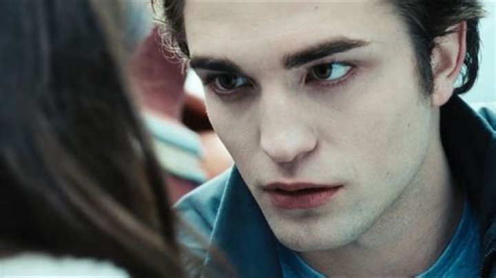 Robert Pattinson Has Sex With Julianne Moore — See ‘Maps To The Stars’ Trailer – Hollywood Life