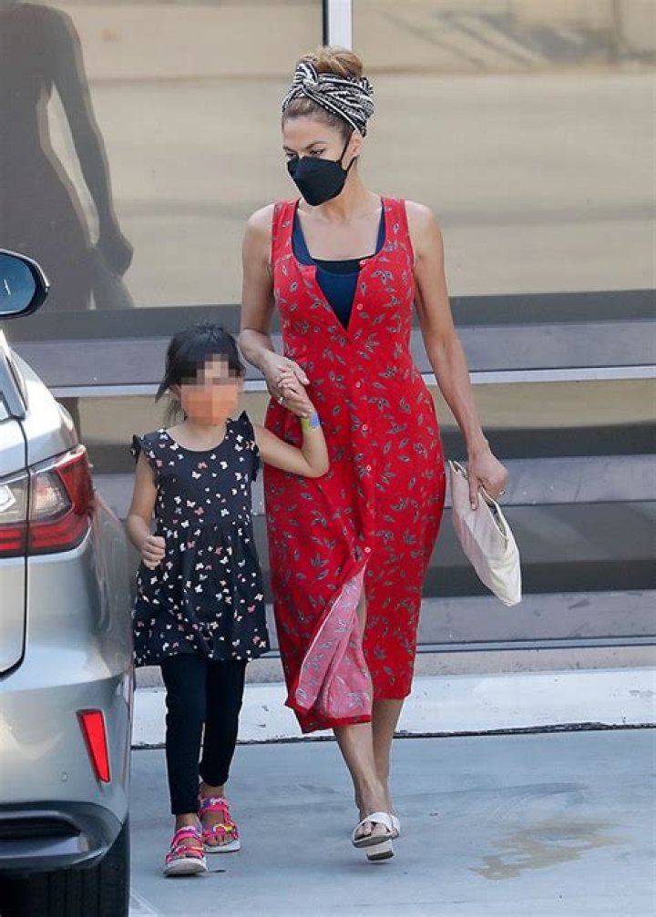 Ryan Gosling Talks About Quarantine With Kids Esmeralda, 7, & Amada, 5, In Rare New Interview