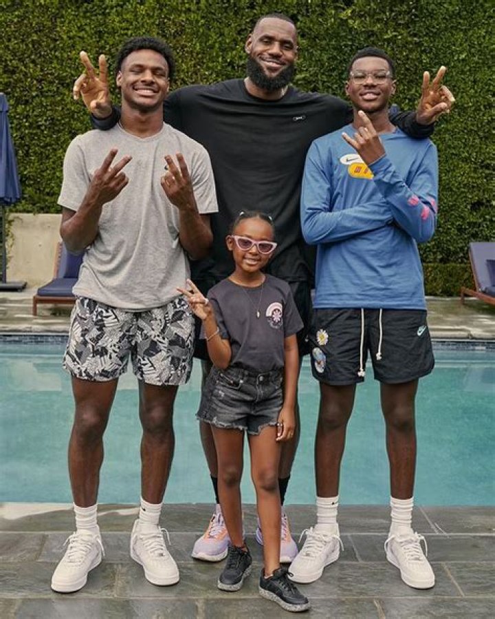 Scott Disick Bonds With His 3 Kids & Throws Them A Fun Pool Party After Rehab — Sweet Pics