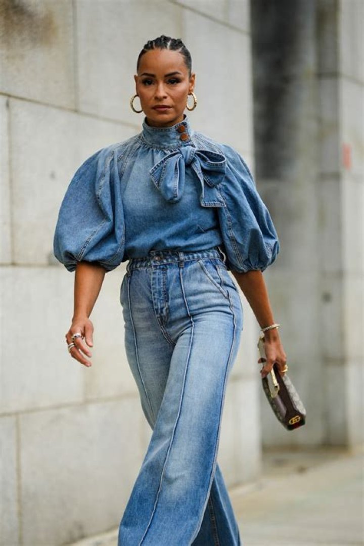See Her Denim Outfit & Performance – Hollywood Life