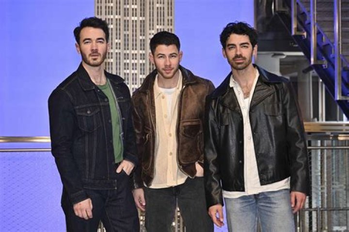 Shows PDA With Joe Jonas In Paris – Hollywood Life