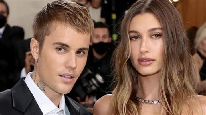 Sports Illustrated: Justin Bieber’s Ex Barbara Palvin Is 2016 Swimsuit Issue Rookie — Sexy Video