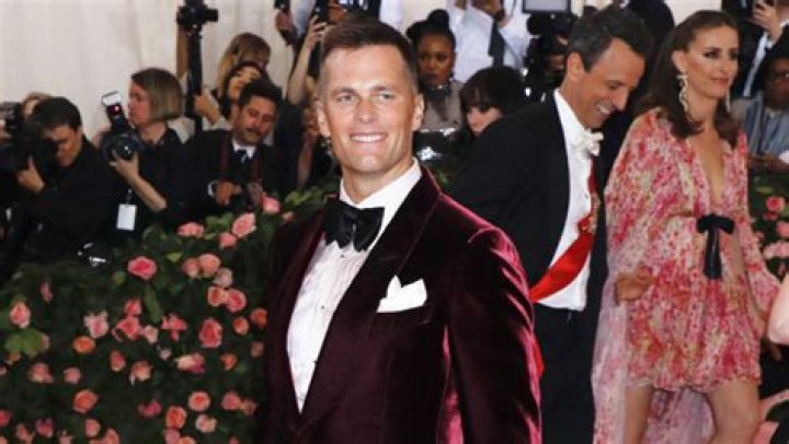 Tom Brady Attends Patriots Owner’s Wedding Without Gisele Bundchen – Hollywood Life