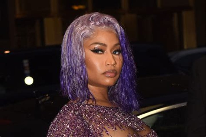 Usher Seemingly Shades Nicki Minaj With Lil’ Kim Comment: Watch – Hollywood Life