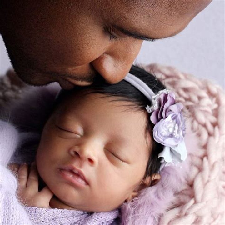 Usher Shares 1st Photo Of Baby Daughter Sovereign, 1 Month & Admits She ‘Came Early’ — Watch