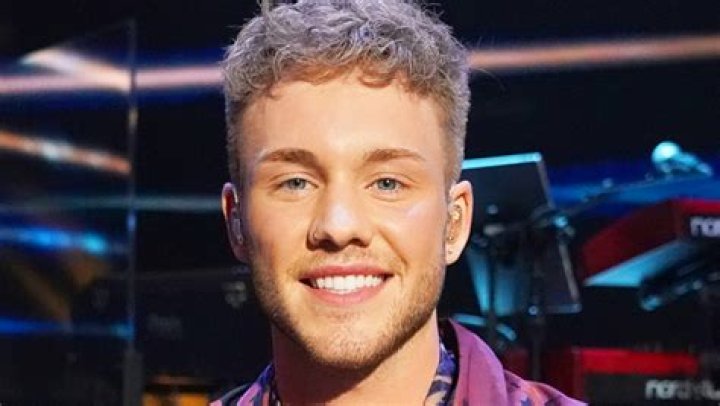 Who Is Hunter Metts? About The ‘American Idol’ Singer – Hollywood Life